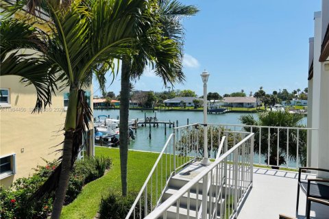 Condominio en St. Lucie, Florida, 2 dormitorios № 2056336