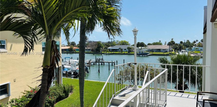 Condo à St. Lucie, Floride, 2 chambres  № 2056336