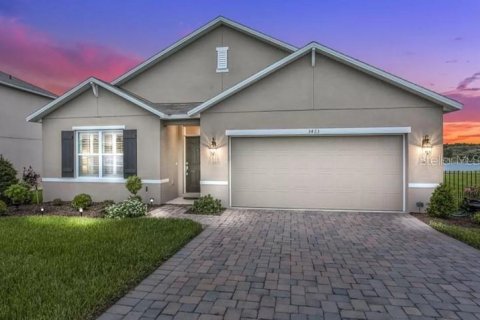 House in Tavares, Florida 4 bedrooms, 171.5 sq.m. № 2369055