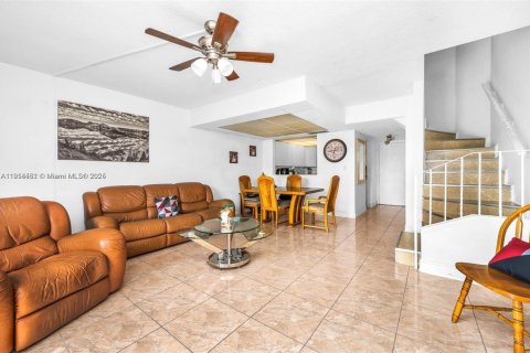 Copropriété à vendre à Hialeah, Floride: 2 chambres, 98.66 m2 № 1970379 - photo 3