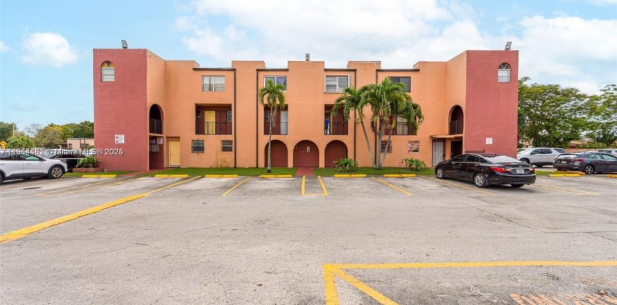 Condo à Hialeah, Floride, 2 chambres  № 1970379