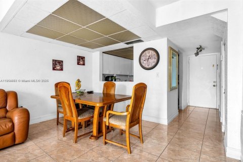 Copropriété à vendre à Hialeah, Floride: 2 chambres, 98.66 m2 № 1970379 - photo 6