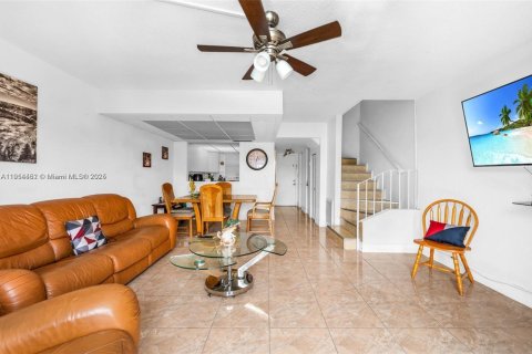 Copropriété à vendre à Hialeah, Floride: 2 chambres, 98.66 m2 № 1970379 - photo 4