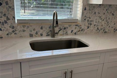 House in Bradenton, Florida 3 bedrooms, 96.53 sq.m. № 1717031 - photo 8