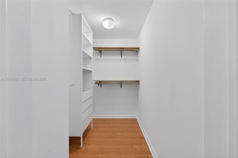 Copropriété à louer à Miami, Floride: 1 chambre, 90.86 m2 № 2076423 - photo 12