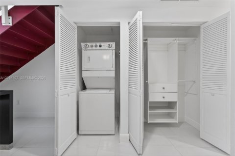 Copropriété à louer à Miami, Floride: 1 chambre, 90.86 m2 № 2076423 - photo 20