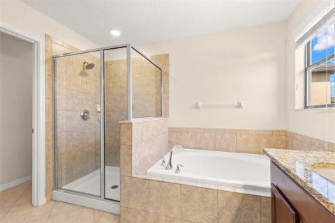 House in Brandon, Florida 4 bedrooms, 199.37 sq.m. № 2410562 - photo 24