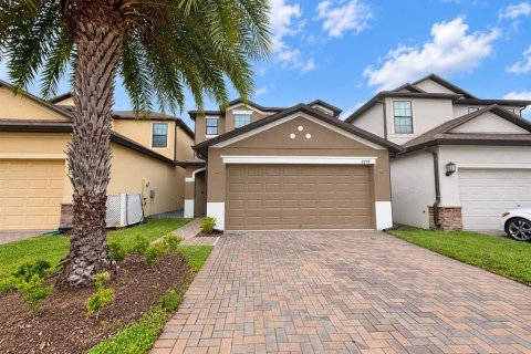 House in Brandon, Florida 4 bedrooms, 199.37 sq.m. № 2410562