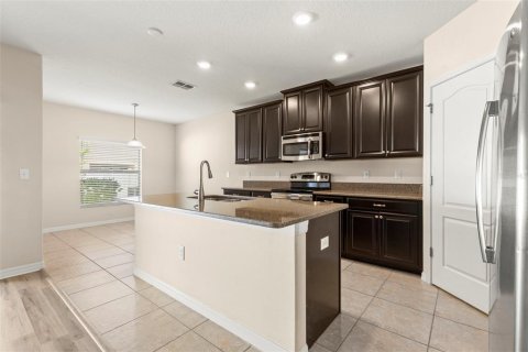 House in Brandon, Florida 4 bedrooms, 199.37 sq.m. № 2410562 - photo 12