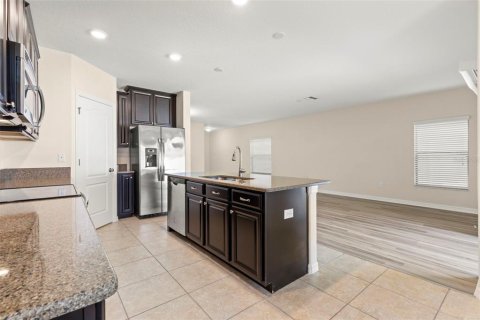 House in Brandon, Florida 4 bedrooms, 199.37 sq.m. № 2410562 - photo 13