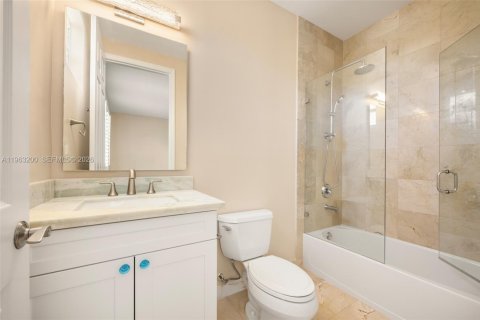 Condo in Pompano Beach, Florida, 3 bedrooms  № 2080999 - photo 18