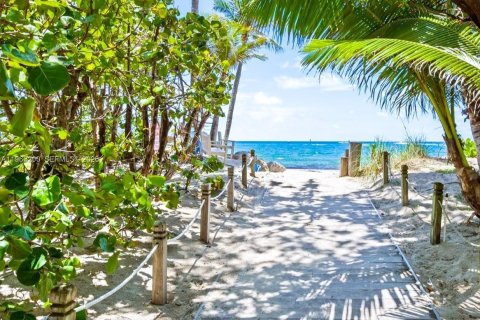 Condo in Pompano Beach, Florida, 3 bedrooms  № 2080999 - photo 28