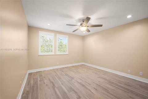 Condo in Pompano Beach, Florida, 3 bedrooms  № 2080999 - photo 15