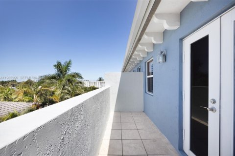 Condo in Pompano Beach, Florida, 3 bedrooms  № 2080999 - photo 27