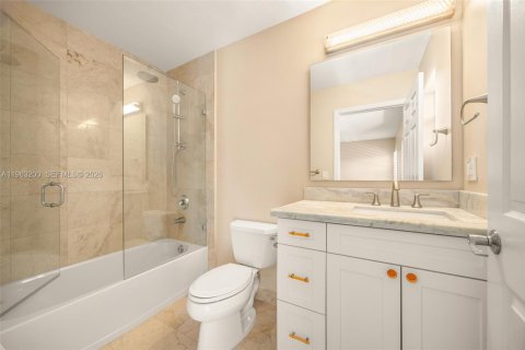 Condo in Pompano Beach, Florida, 3 bedrooms  № 2080999 - photo 26