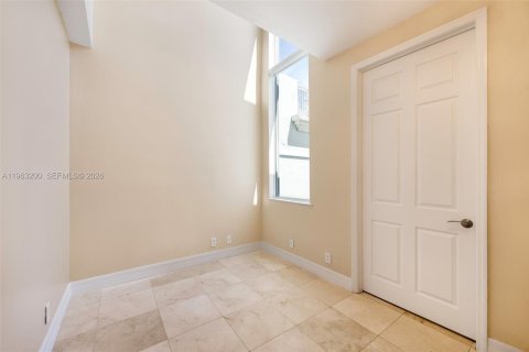 Condo in Pompano Beach, Florida, 3 bedrooms  № 2080999 - photo 19