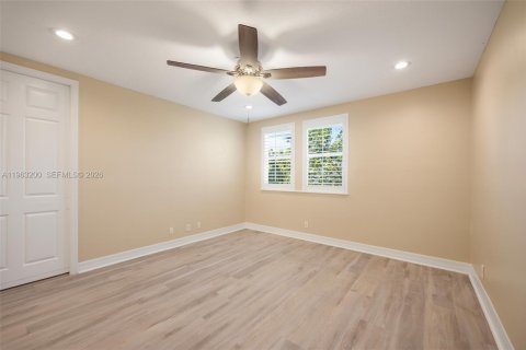 Condo in Pompano Beach, Florida, 3 bedrooms  № 2080999 - photo 11