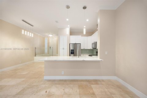 Condo in Pompano Beach, Florida, 3 bedrooms  № 2080999 - photo 5