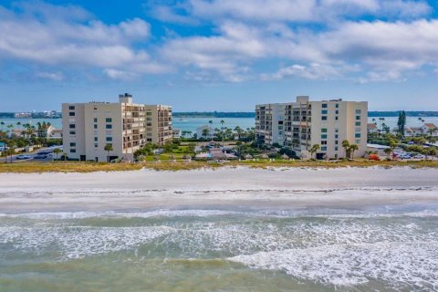 Copropriété à louer à Clearwater, Floride: 2 chambres, 128.21 m2 № 1722467 - photo 1