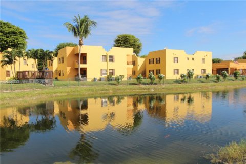 Condo à Sweetwater, Floride, 1 chambre  № 2350672