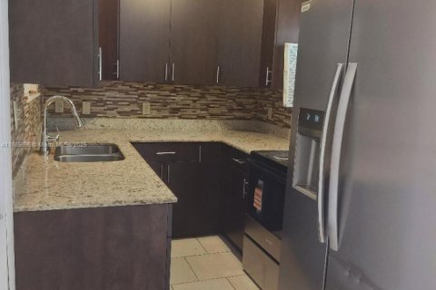 House in Miami, Florida 3 bedrooms, 123 sq.m. № 1932488 - photo 4