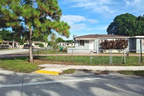 House in Miami, Florida 3 bedrooms, 123 sq.m. № 1932488 - photo 3
