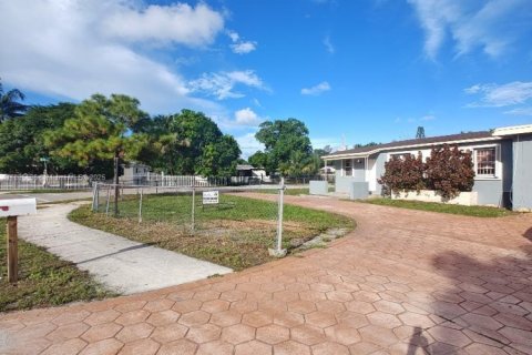 House in Miami, Florida 3 bedrooms, 123 sq.m. № 1932488 - photo 1