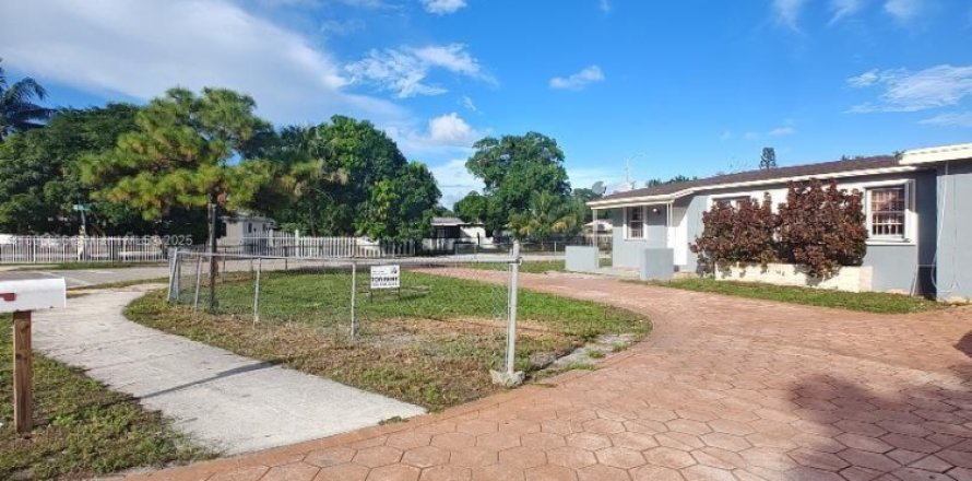 Casa en Miami, Florida 3 dormitorios, 123 m2 № 1932488