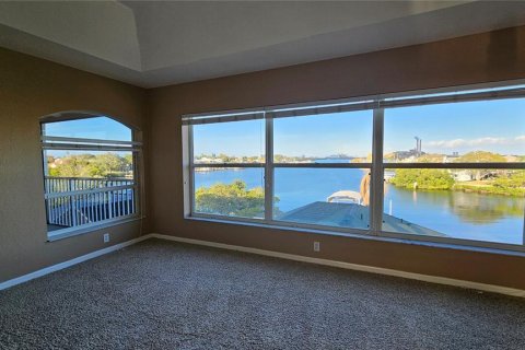 House in Apollo Beach, Florida 3 bedrooms, 208.57 sq.m. № 2227742 - photo 4