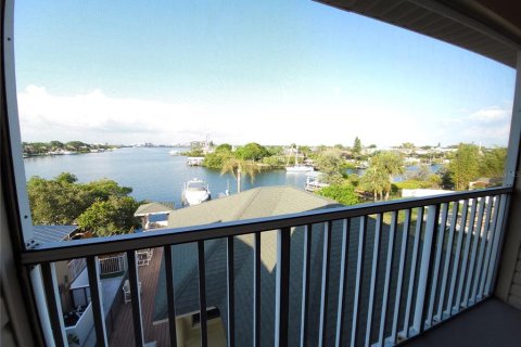 House in Apollo Beach, Florida 3 bedrooms, 208.57 sq.m. № 2227742 - photo 3