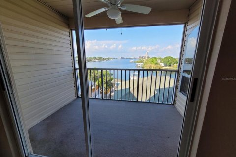 House in Apollo Beach, Florida 3 bedrooms, 208.57 sq.m. № 2227742 - photo 9