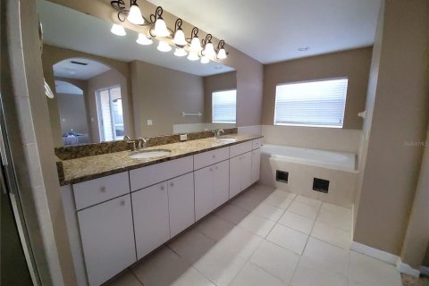 House in Apollo Beach, Florida 3 bedrooms, 208.57 sq.m. № 2227742 - photo 11