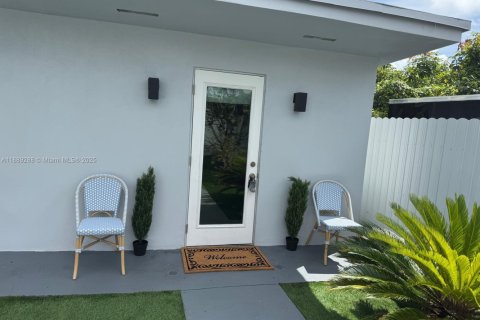 House in Miami, Florida № 1944719 - photo 1