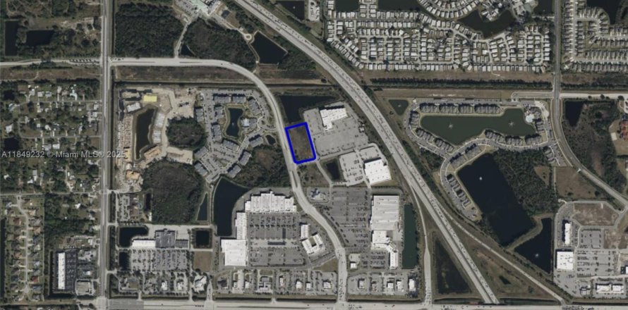 Immobilier commercial à West Melbourne, Floride № 2088474
