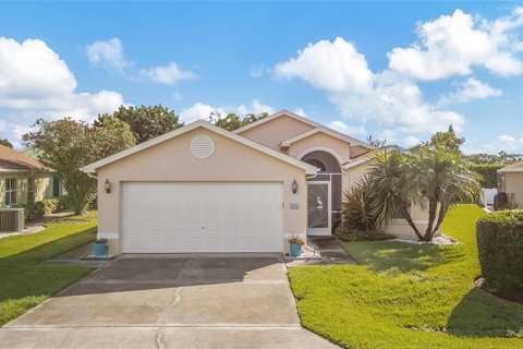 House in New Port Richey, Florida 3 bedrooms, 149.2 sq.m. № 2323138