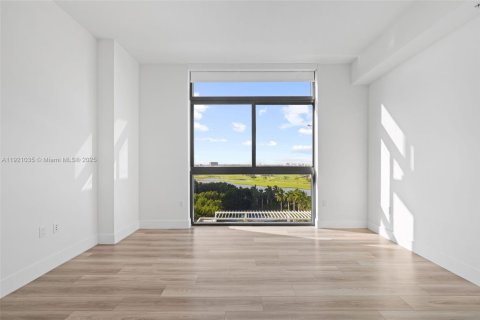 Condo in Hallandale Beach, Florida, 2 bedrooms  № 1974196 - photo 30