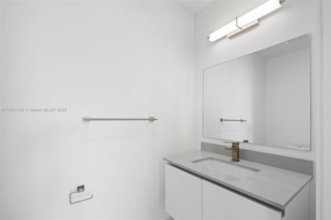 Condo in Hallandale Beach, Florida, 2 bedrooms  № 1974196 - photo 18