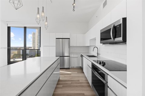 Condo in Hallandale Beach, Florida, 2 bedrooms  № 1974196 - photo 8