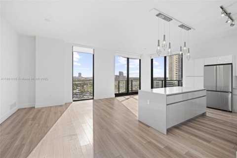 Condo in Hallandale Beach, Florida, 2 bedrooms  № 1974196 - photo 1