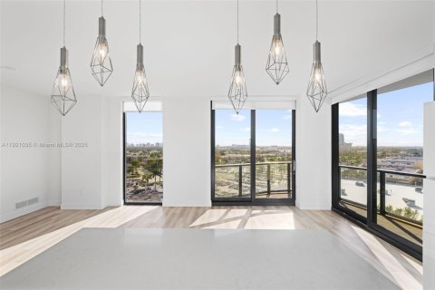 Condo in Hallandale Beach, Florida, 2 bedrooms  № 1974196 - photo 12