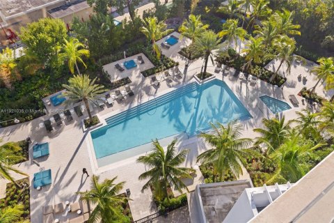 Condo in Hallandale Beach, Florida, 2 bedrooms  № 1974196 - photo 22