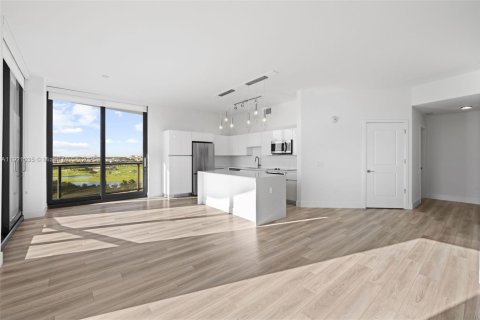 Condo in Hallandale Beach, Florida, 2 bedrooms  № 1974196 - photo 4