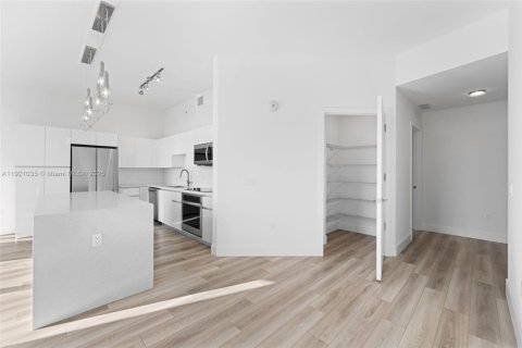 Condo in Hallandale Beach, Florida, 2 bedrooms  № 1974196 - photo 27