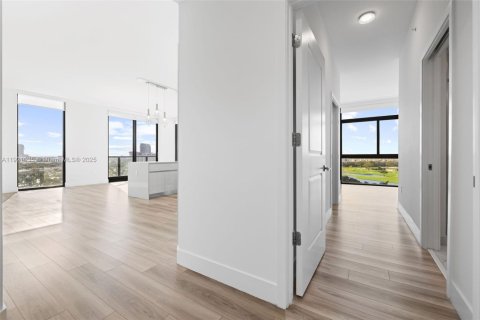 Condo in Hallandale Beach, Florida, 2 bedrooms  № 1974196 - photo 14