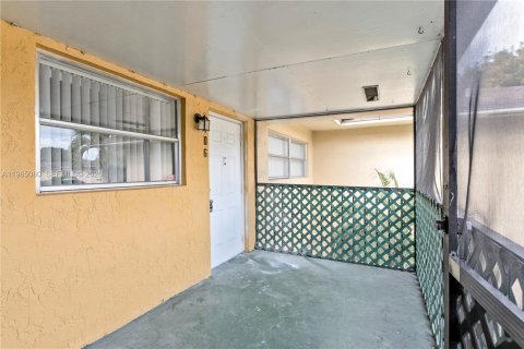 Apartamento en alquiler en Miami, Florida, 2 dormitorios, 76.64 m2 № 2026382 - foto 3