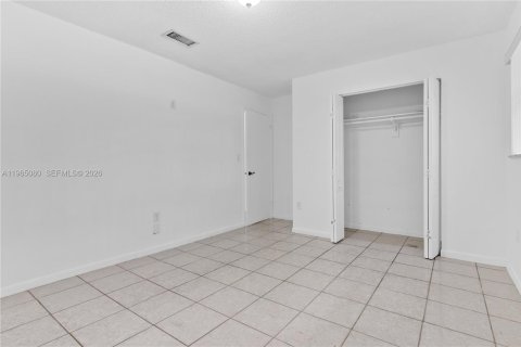 Apartamento en alquiler en Miami, Florida, 2 dormitorios, 76.64 m2 № 2026382 - foto 18