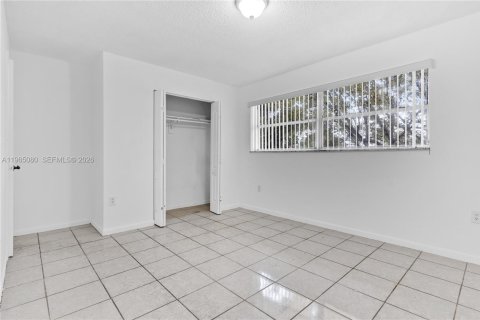 Apartamento en alquiler en Miami, Florida, 2 dormitorios, 76.64 m2 № 2026382 - foto 17