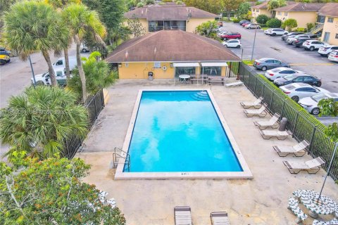 Apartamento en alquiler en Miami, Florida, 2 dormitorios, 76.64 m2 № 2026382 - foto 22