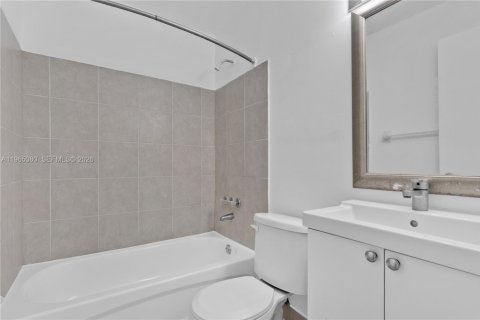 Apartamento en alquiler en Miami, Florida, 2 dormitorios, 76.64 m2 № 2026382 - foto 19