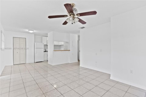 Apartamento en alquiler en Miami, Florida, 2 dormitorios, 76.64 m2 № 2026382 - foto 8